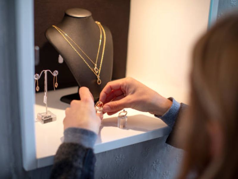 5 Effective Social Media Tips for Jewelers