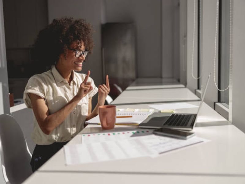 A Guide to Growing Your Sign Company with Social Media
