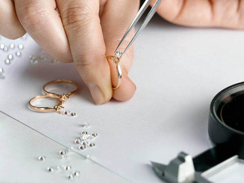 Beyond the Showcase Social Media Tips for Modern Jewelers